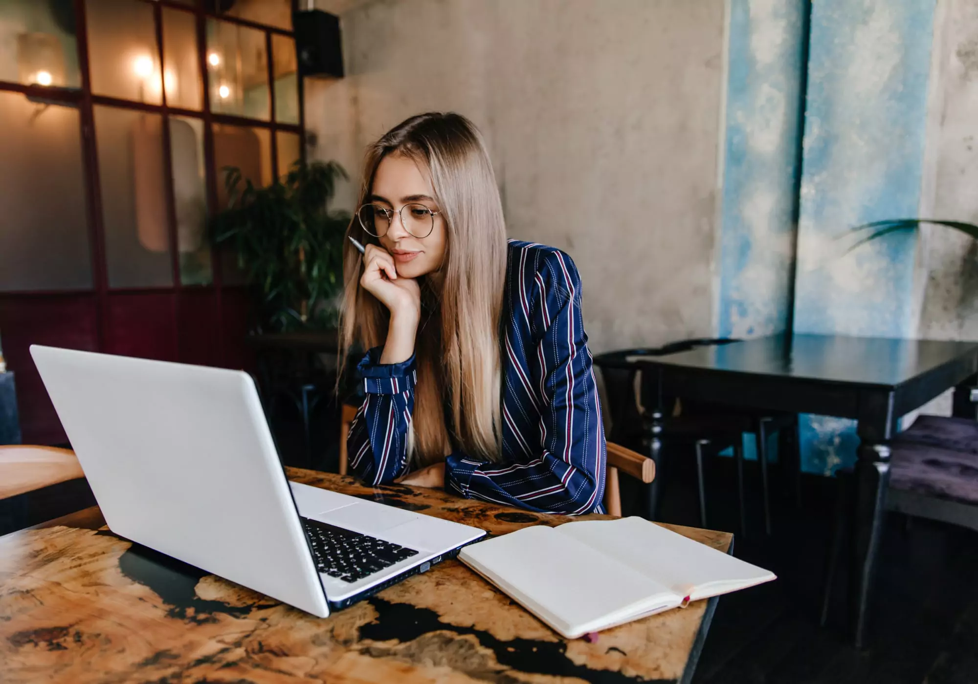 من نحن – بيتـك فيكس